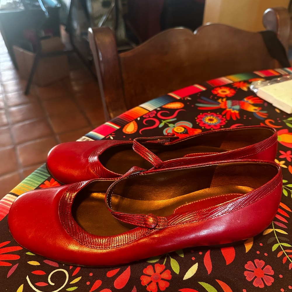 Ladies Nauralizer Mary Jane Flats Red